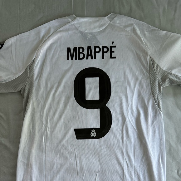 Adidas Real Madrid 2025/26 Home jersey white, #9 Mbappa, size Large - Picture 1 of 5